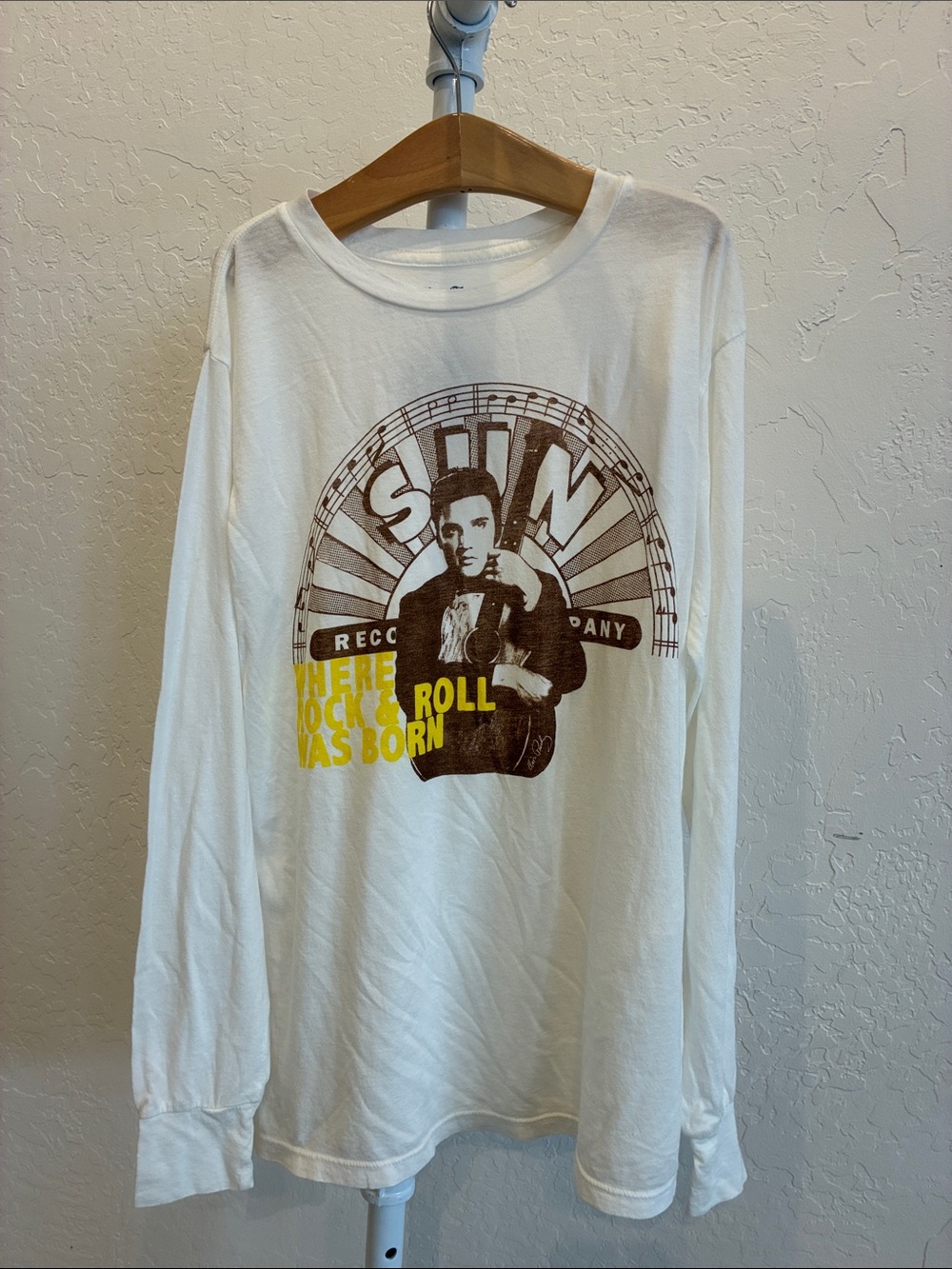 Rowdy Sprout White Long-Sleeve Shirt with Brown and Yellow Rock Graphic